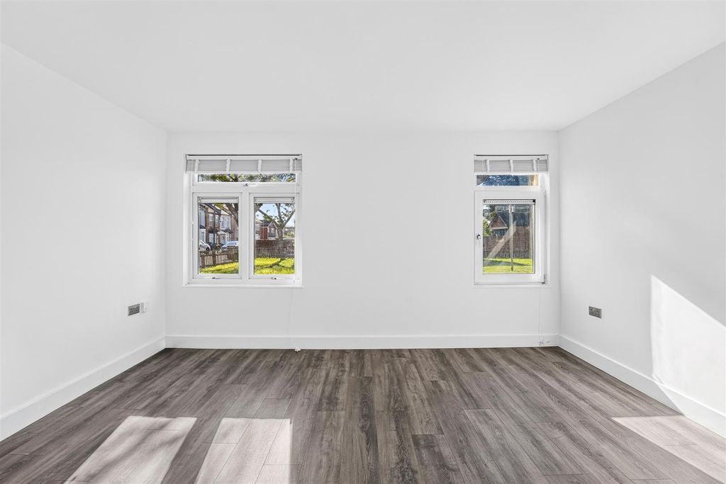 Property photo 3 of 13 0-5.Jpg