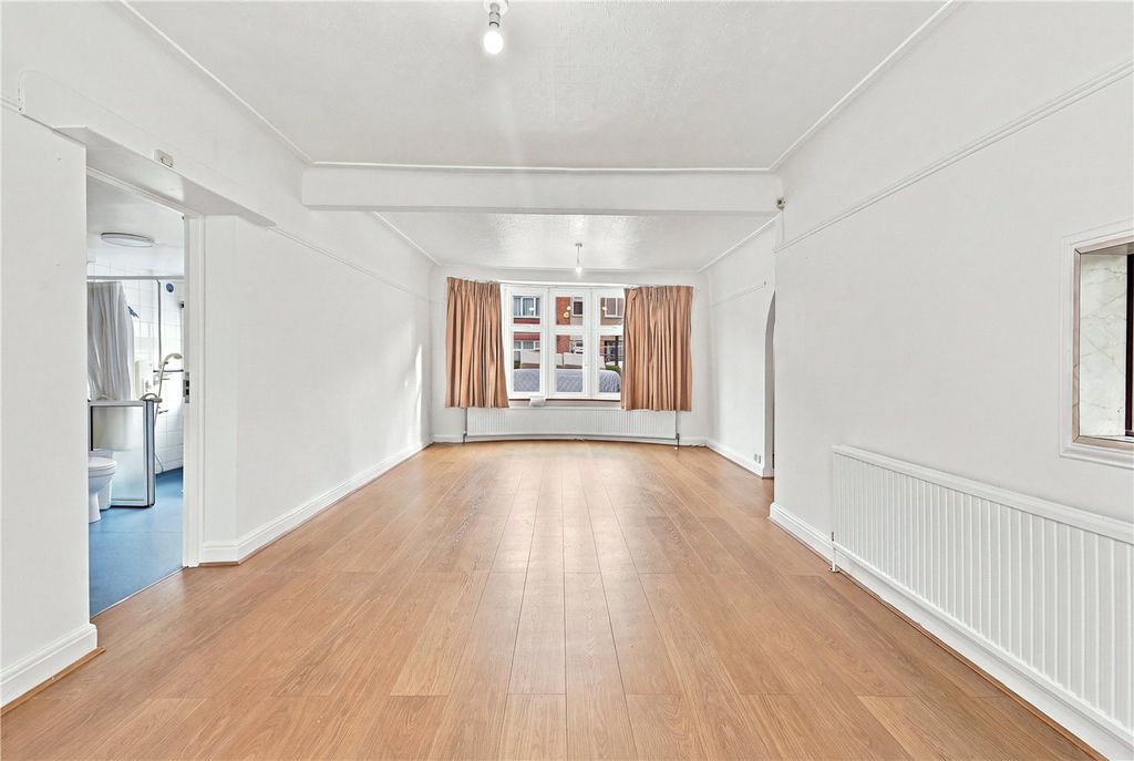 Property photo 3 of 27 Picture No. 02