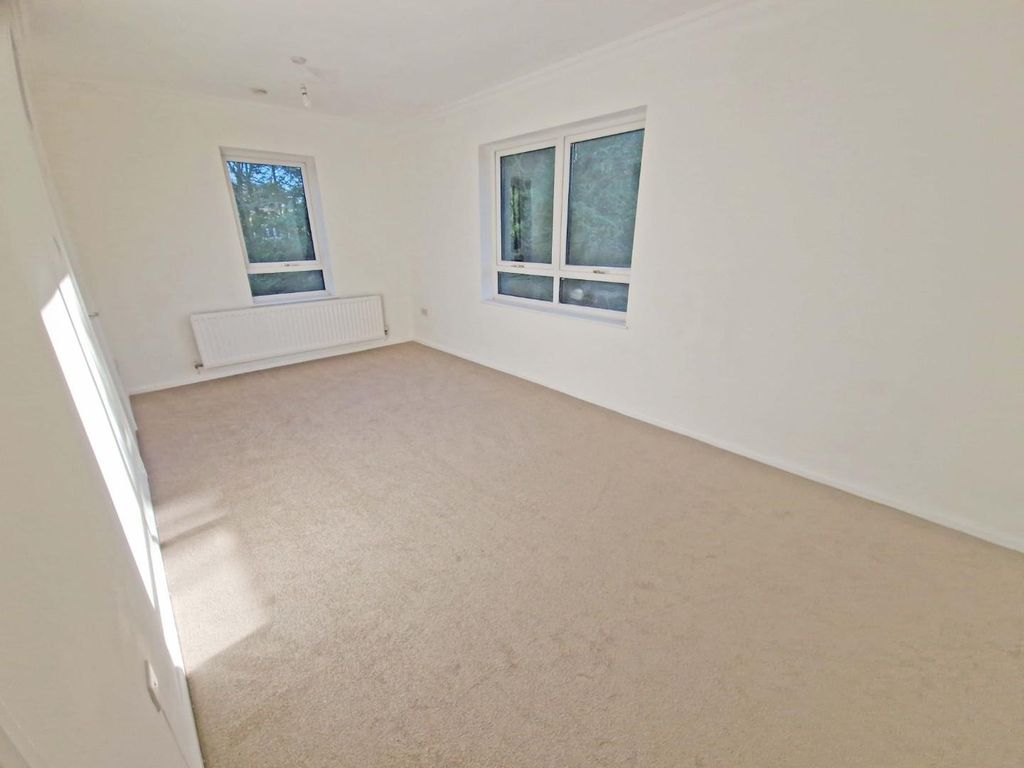 Property photo 2 of 12 Lounge.Jpg