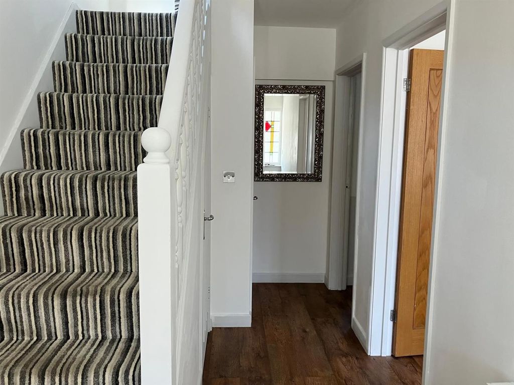 Property photo 3 of 17 Pics Hallway.Jpg