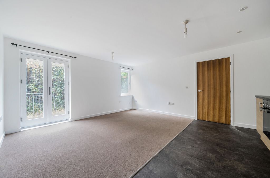 Property photo 3 of 8 1516078-14-6A9A83...