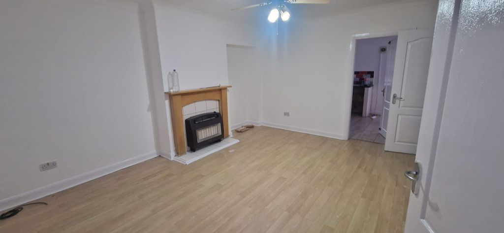 Property photo 3 of 10 Gallery