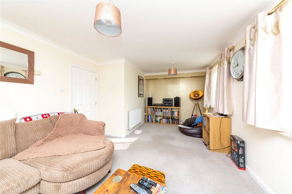 Property photo 3 of 10 Living Room