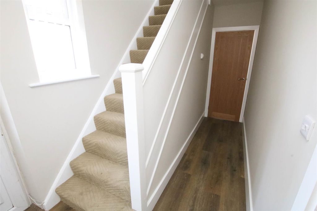 Property photo 2 of 13 Entrance Hall