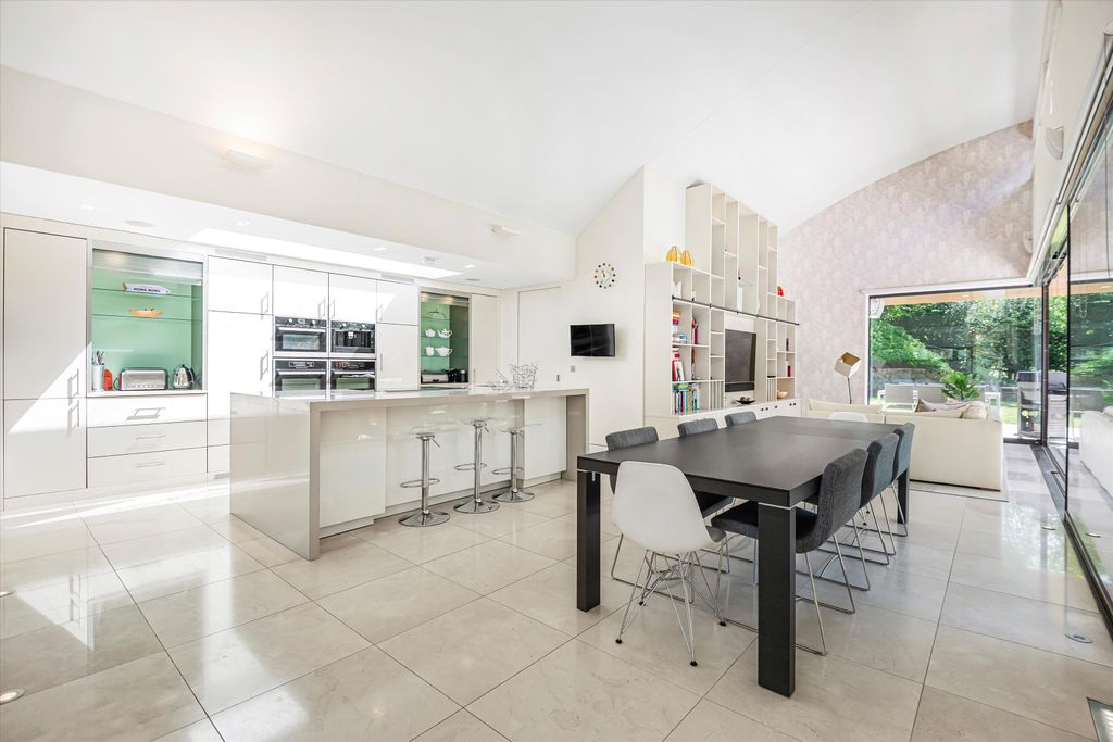 Property photo 2 of 65 Image