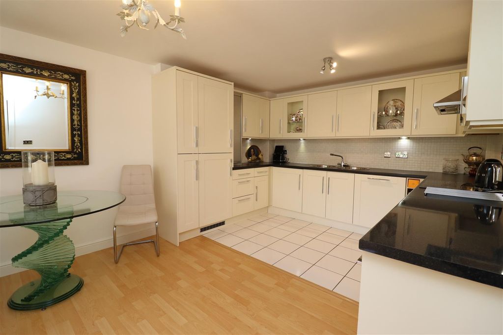 Property photo 2 of 19 Kitchen