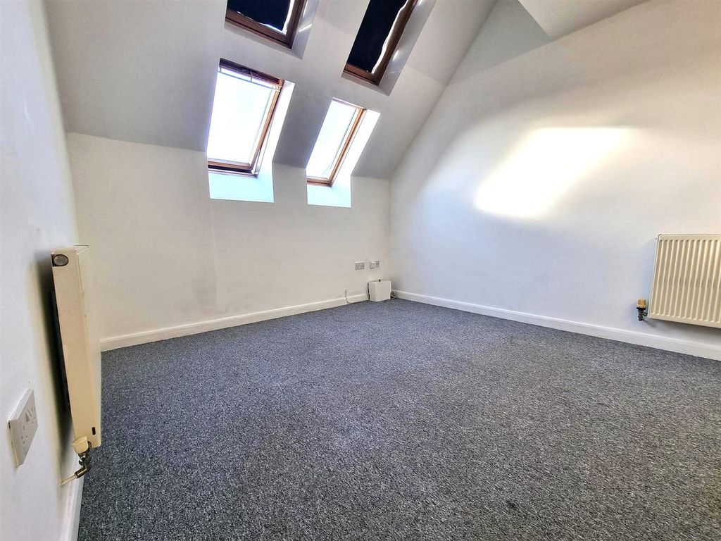 Property photo 3 of 7 Lounge Area