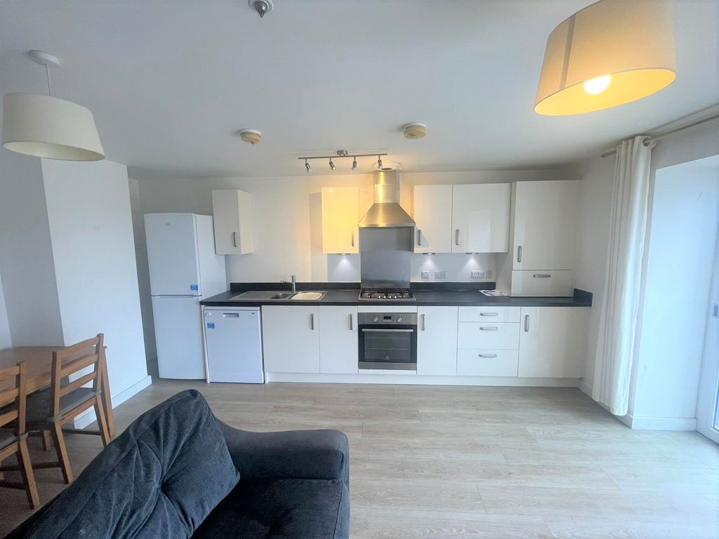 Property photo 1 of 10 Kitchen
