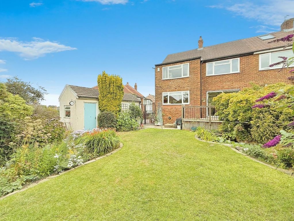 Property photo 3 of 28 Gardens