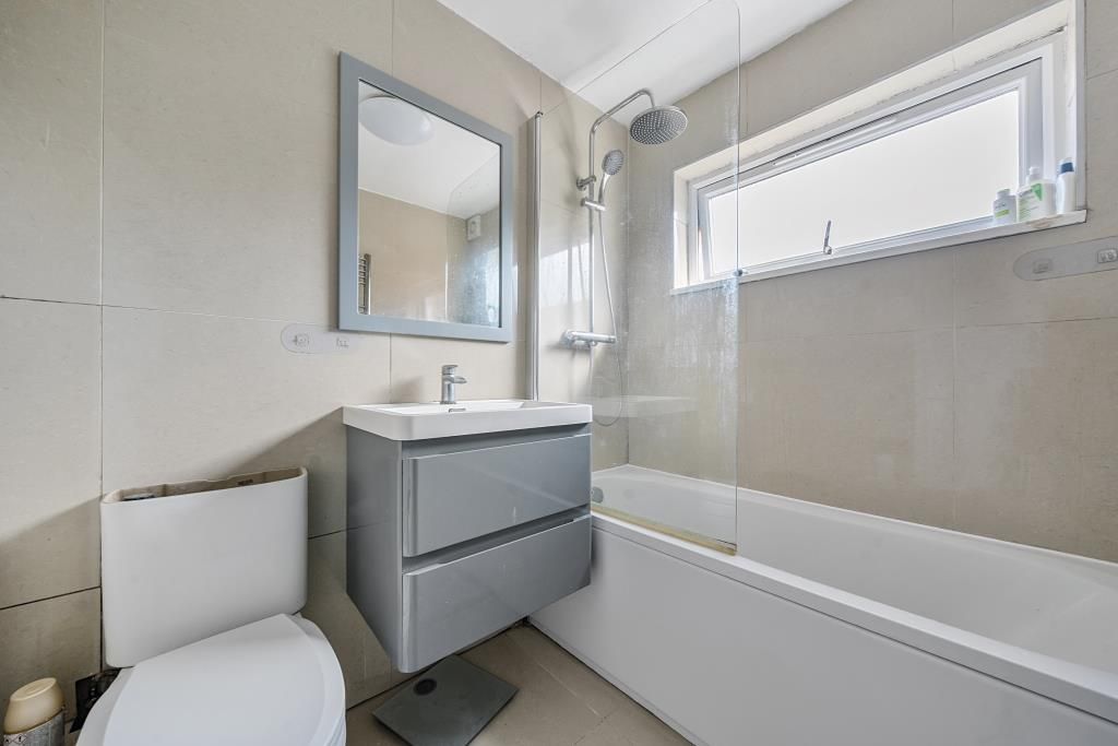 Property photo 3 of 20 Bathroom