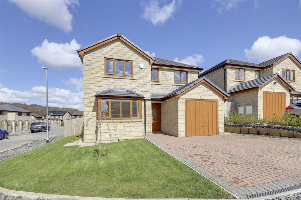 Property photo 1 of 16 Front External
