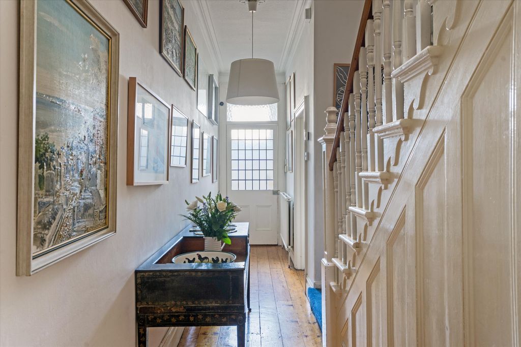 Property photo 2 of 20 Image