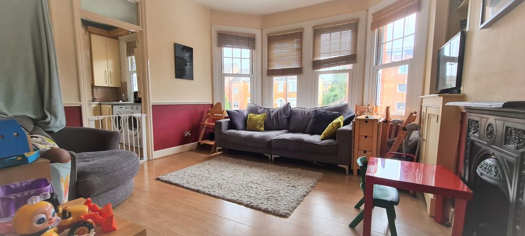 Property photo 2 of 10 Lounge