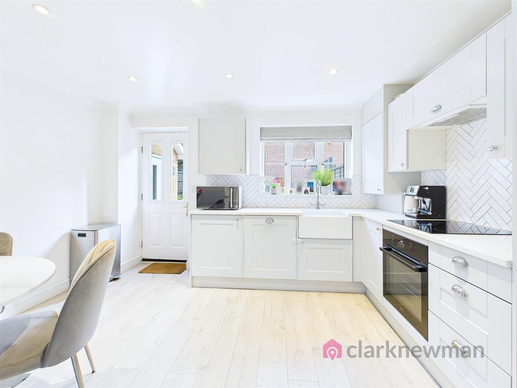 Property photo 2 of 17 Kitchen