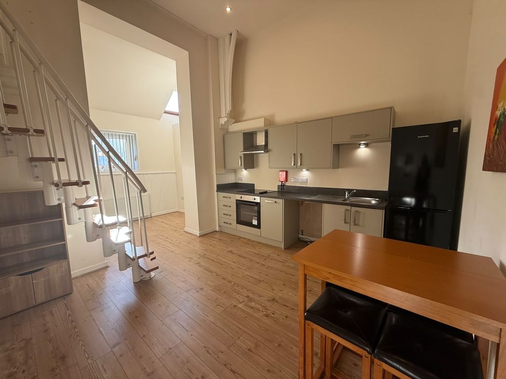 Property photo 3 of 7 Kitcehn/Dining