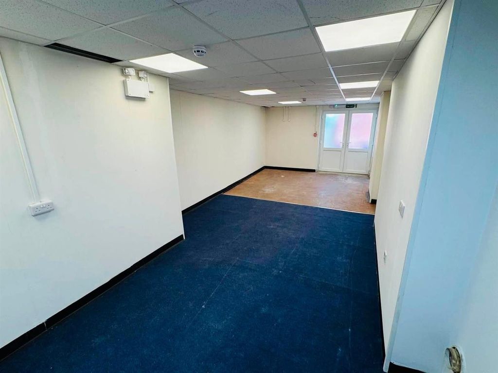 Property photo 2 of 15 Large Office Space