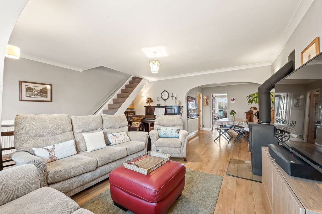 Property photo 3 of 33