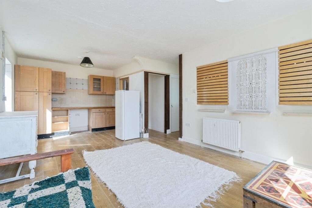 Property photo 3 of 23