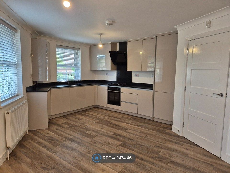 Property photo 2 of 10 Kitchen