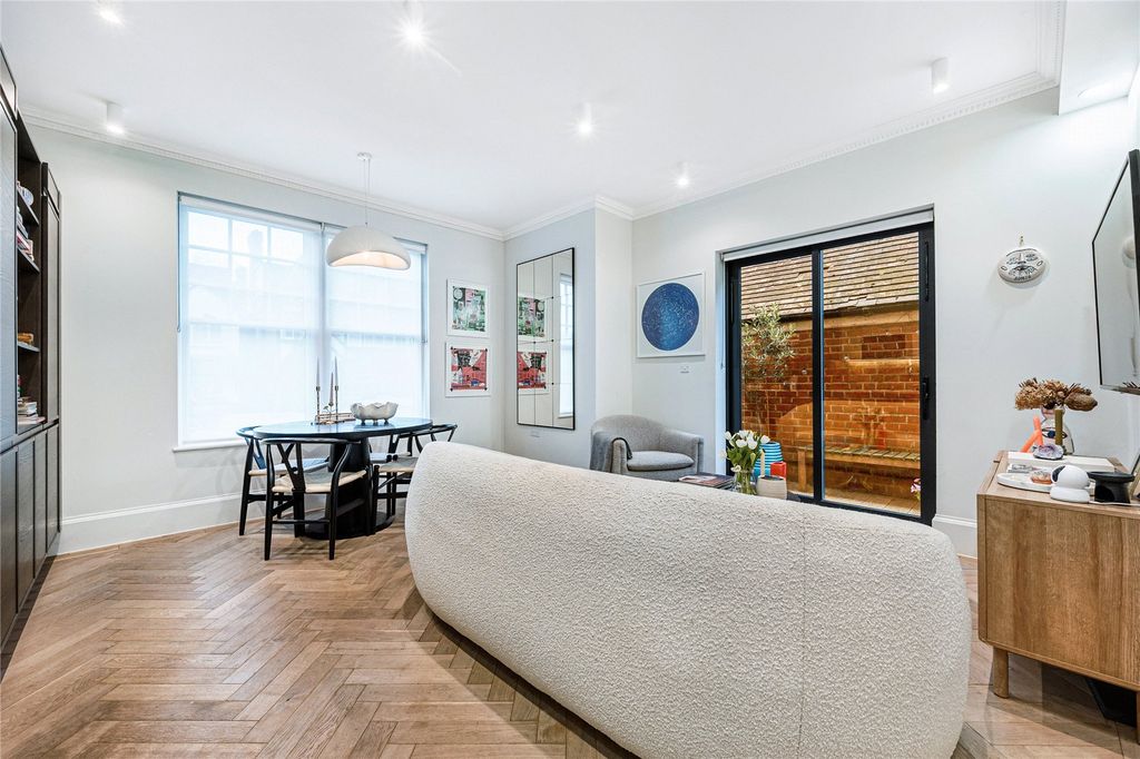 Property photo 3 of 10 Reception/Kitchen