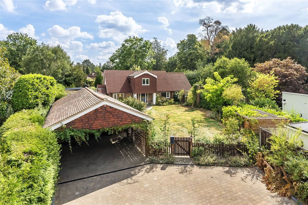 Property photo 1 of 45 Little Hollies