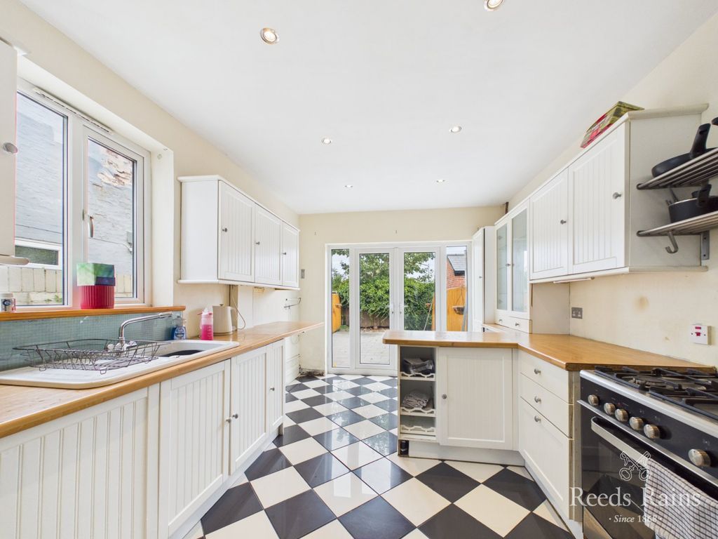 Property photo 3 of 23 Breakfast Kitchen