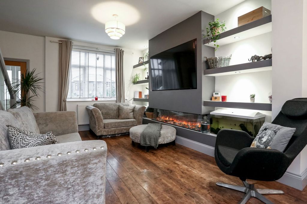 Property photo 3 of 35