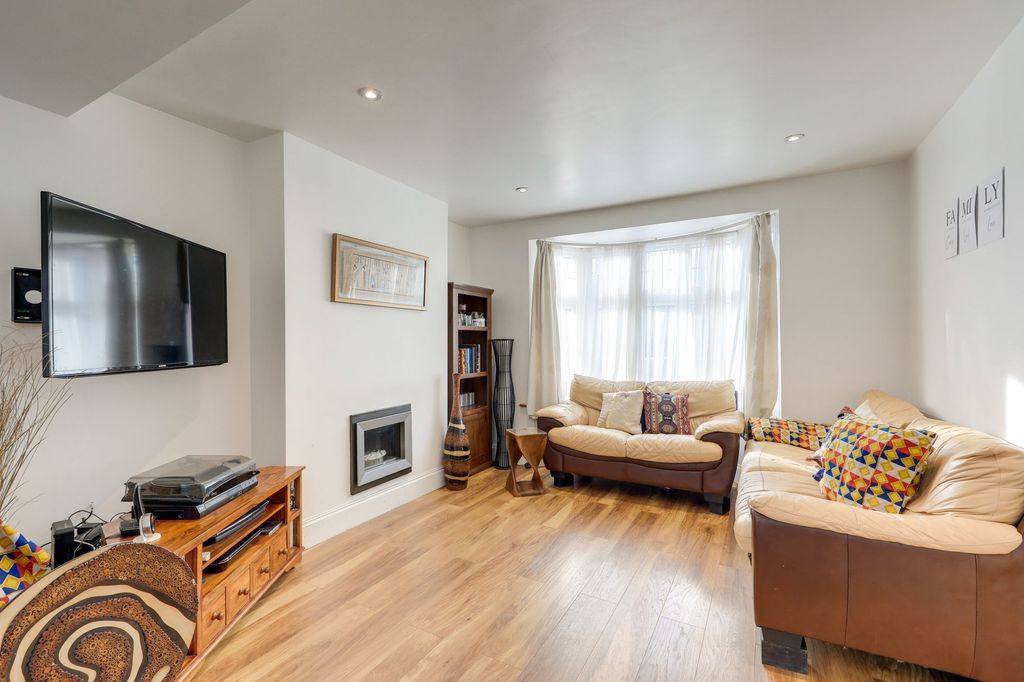 Property photo 2 of 20