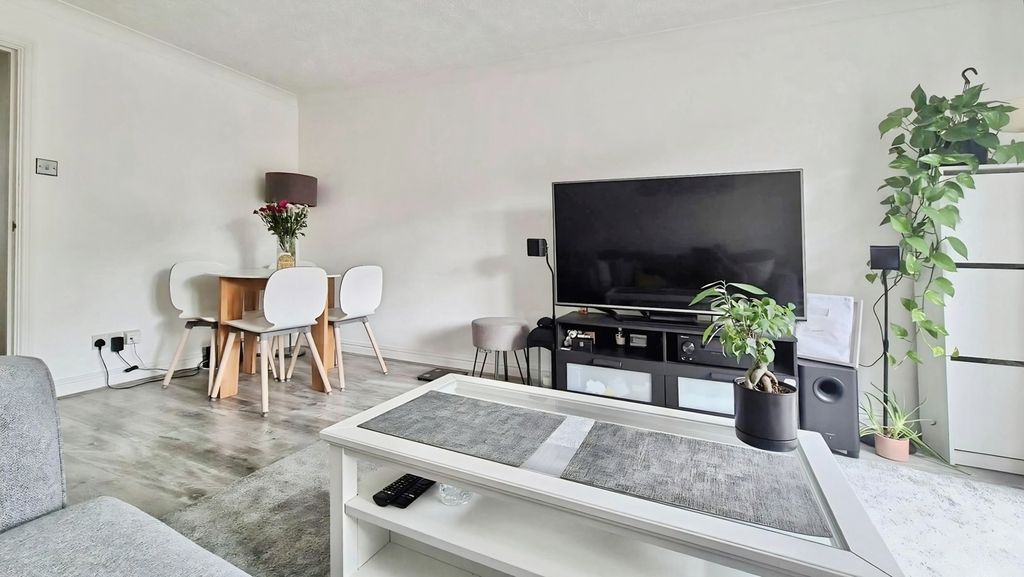 Property photo 3 of 17 Pbox-Img.Jpg