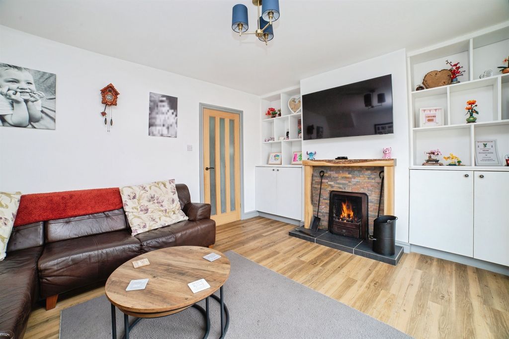 Property photo 2 of 21