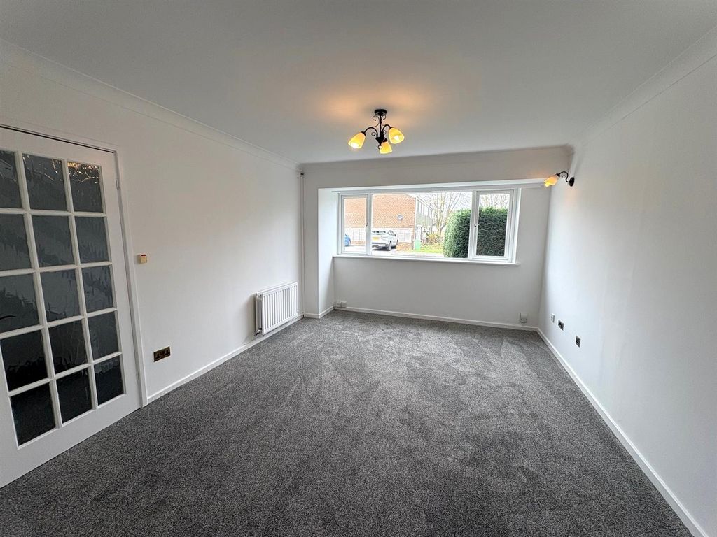 Property photo 2 of 11 Lounge