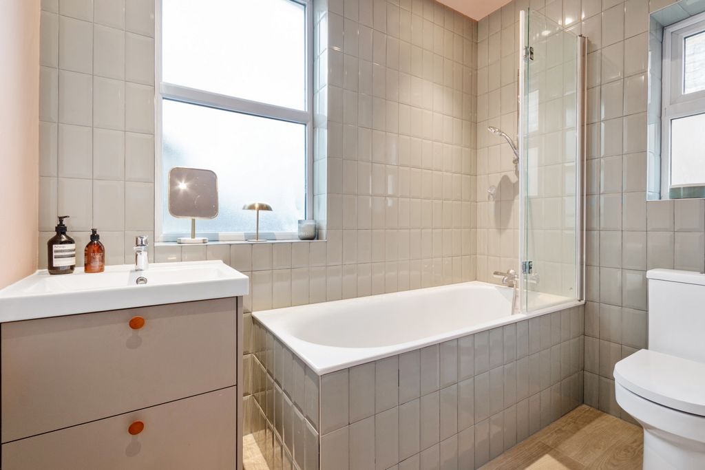 Property photo 3 of 7 Photo 6