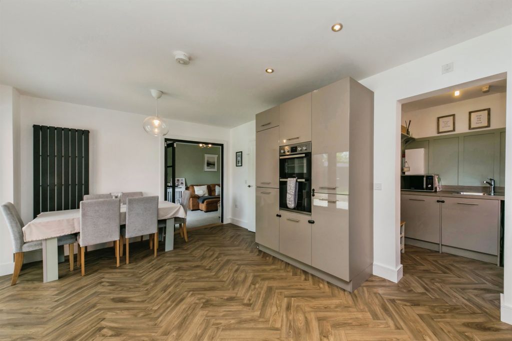 Property photo 3 of 21 Kitchen Diner: