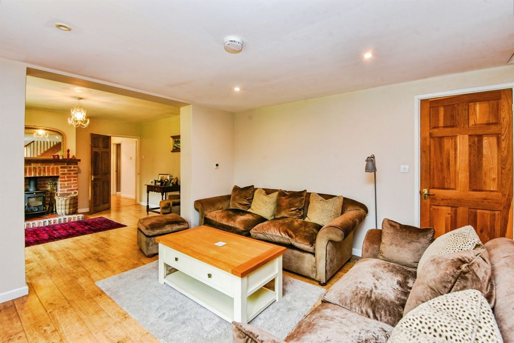 Property photo 3 of 27