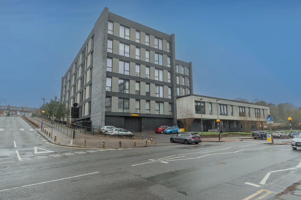 Property photo 1 of 21