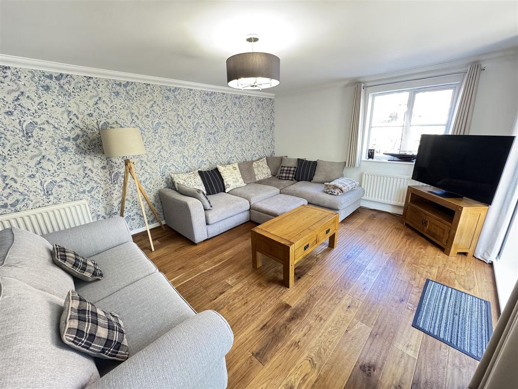 Property photo 3 of 35