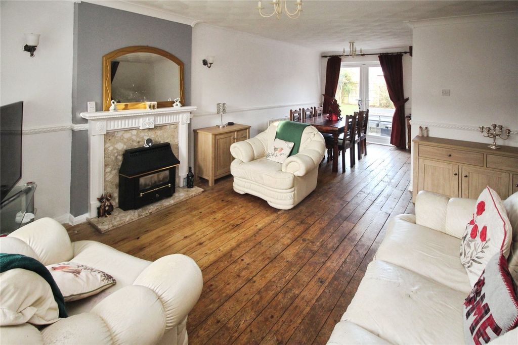 Property photo 3 of 16 Lounge/Diner