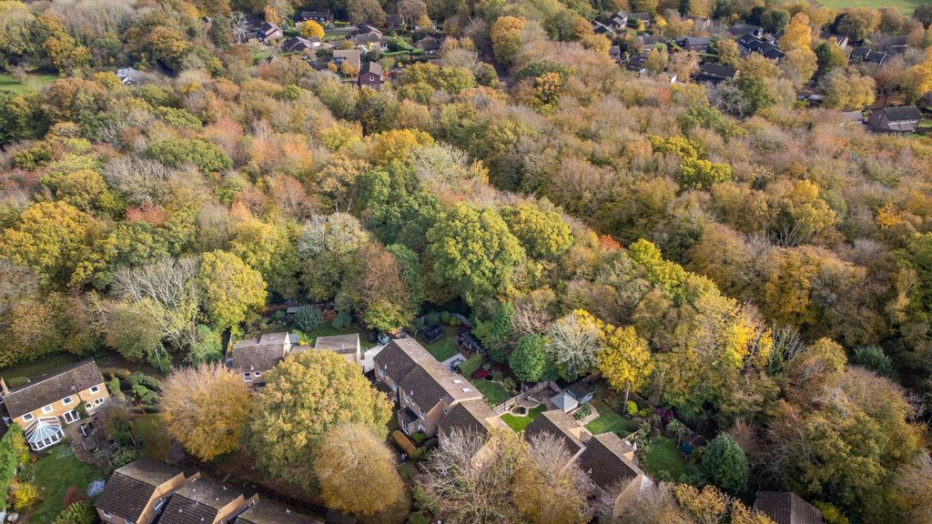 Property photo 1 of 12 Location