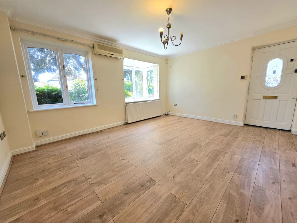 Property photo 3 of 12 5