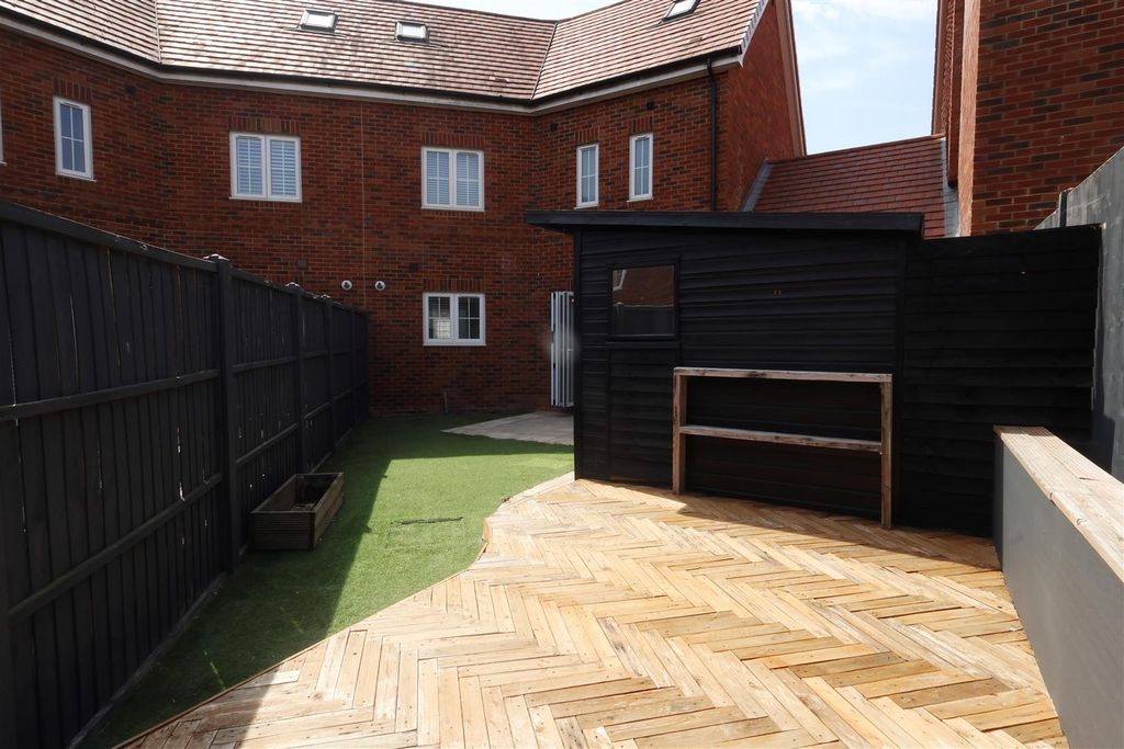 Property photo 2 of 27 Rear Garden