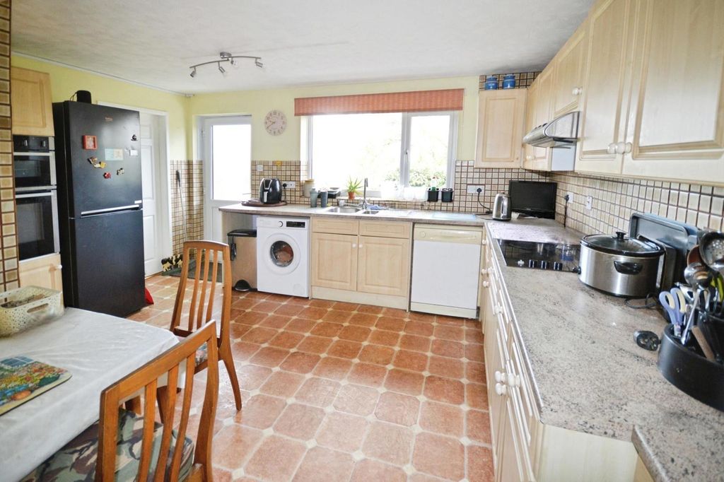 Property photo 2 of 10 Kitchen/Dining Room
