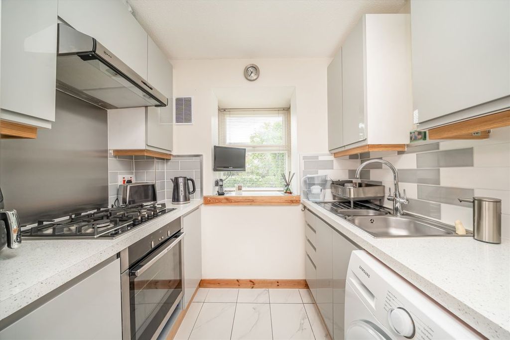 Property photo 2 of 6