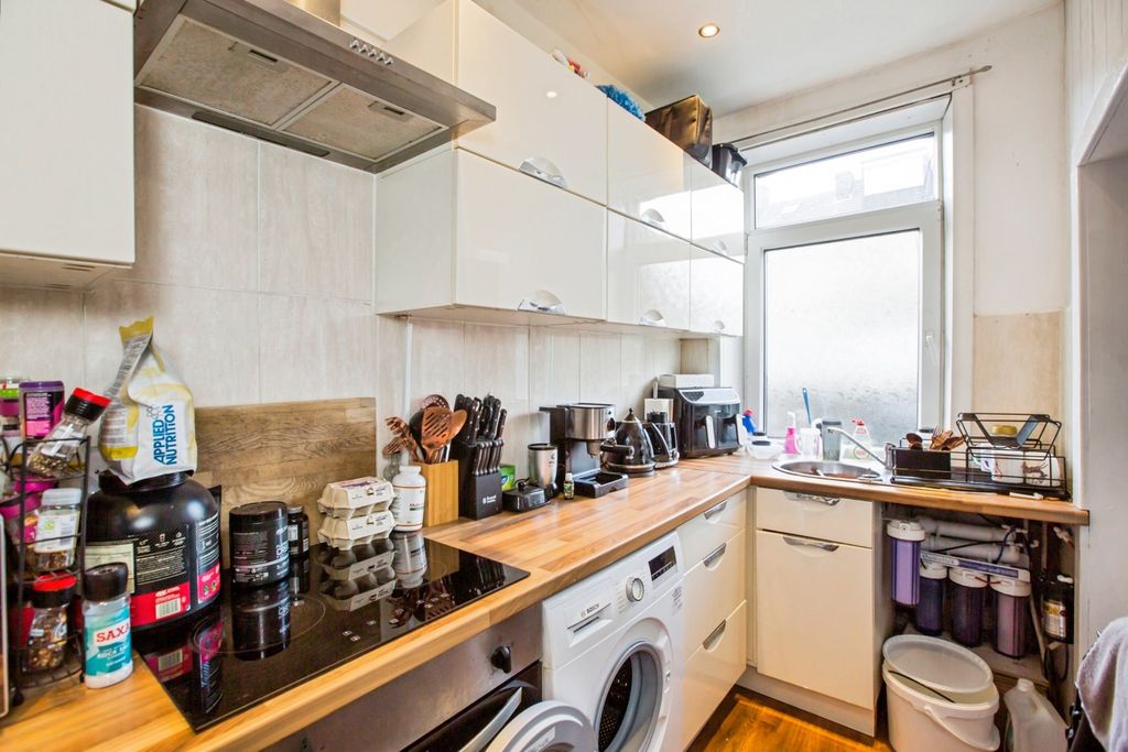 Property photo 3 of 20 Kitchen