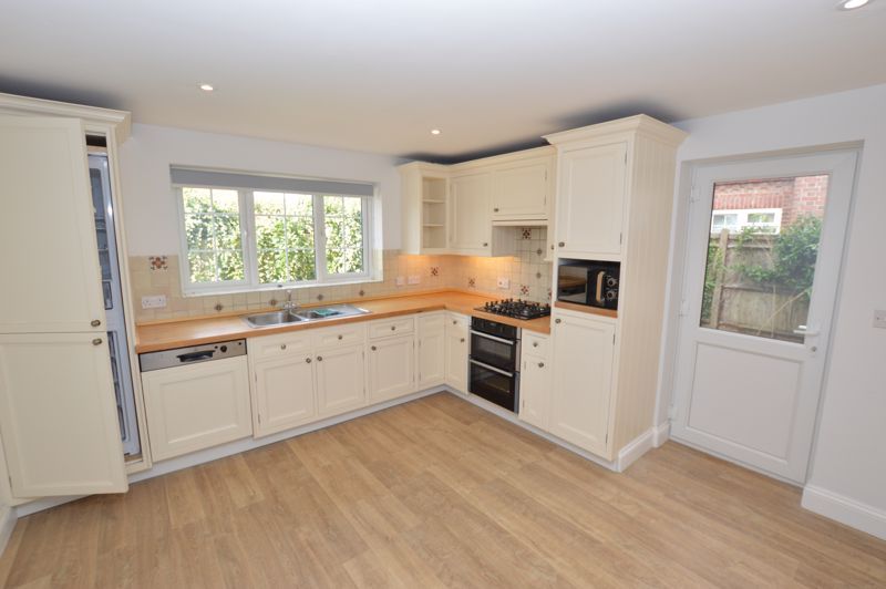Property photo 2 of 12 Kitchen Breakfast Room