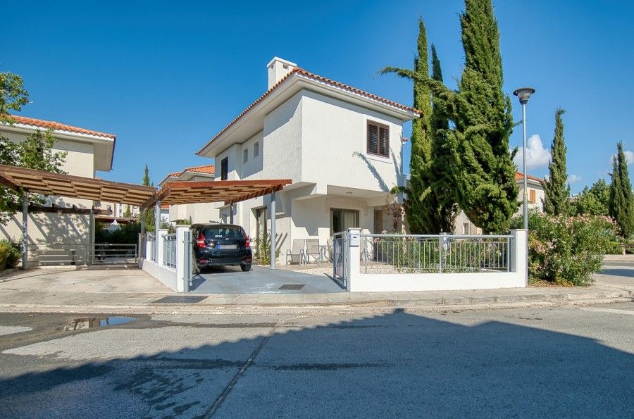 Property photo 3 of 32