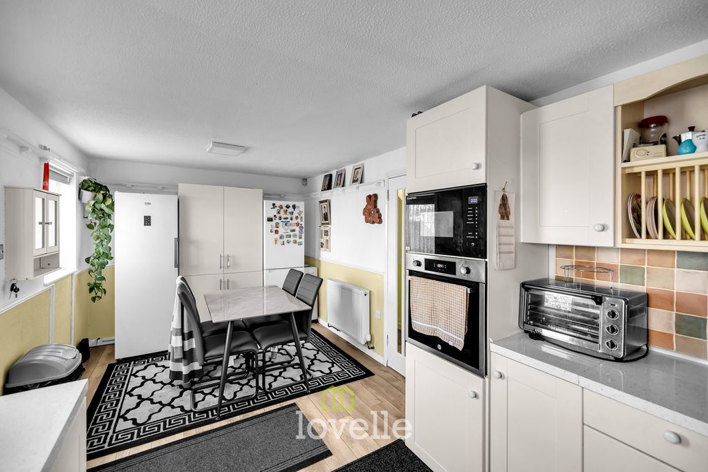 Property photo 2 of 23