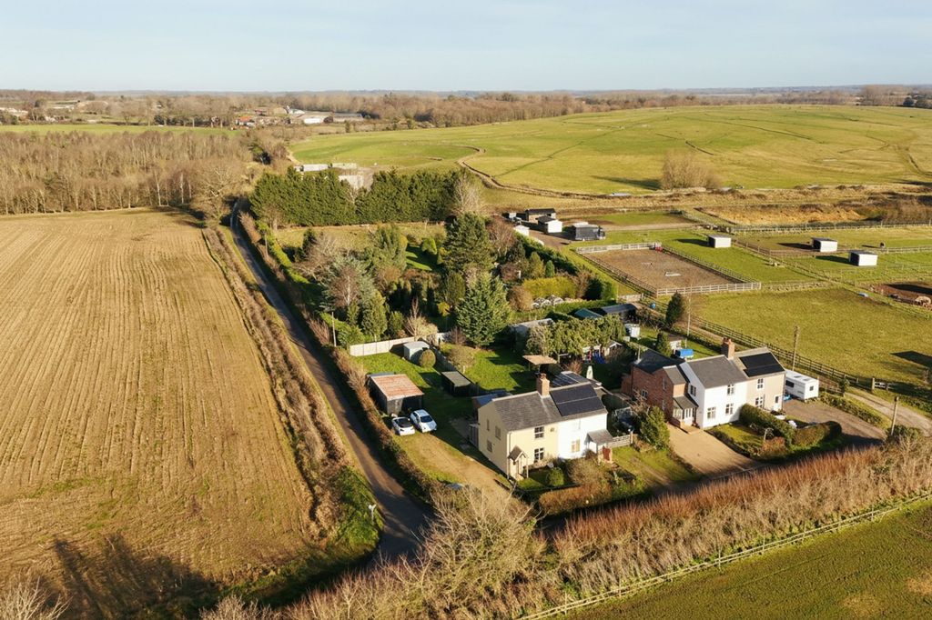 Property photo 1 of 28