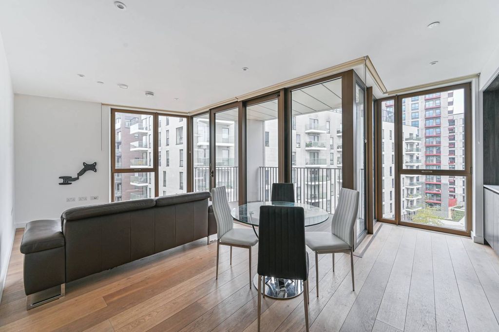 Property photo 2 of 21