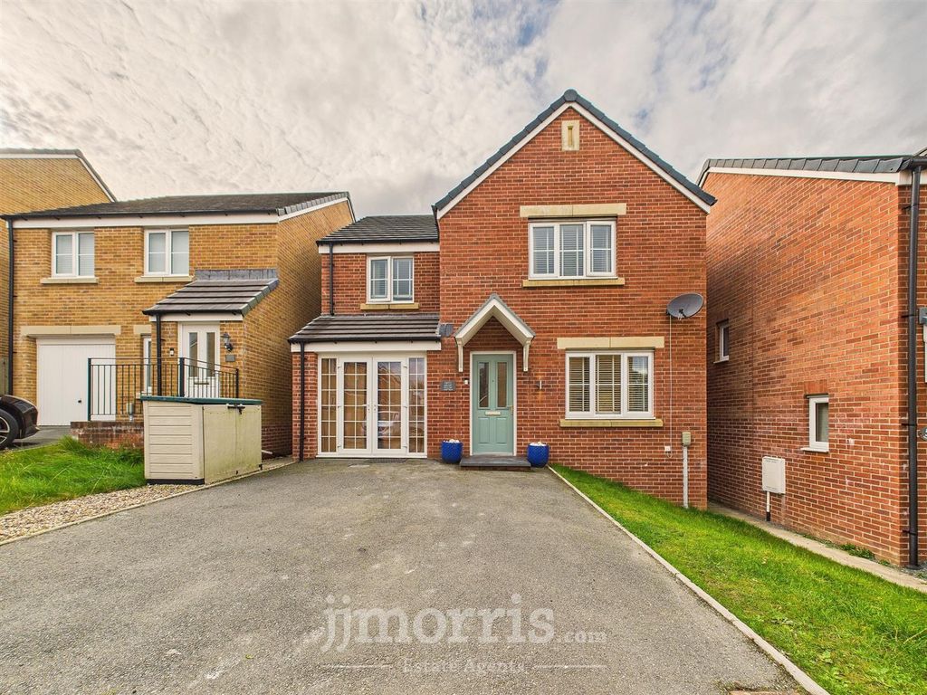 Property photo 2 of 28 Externally