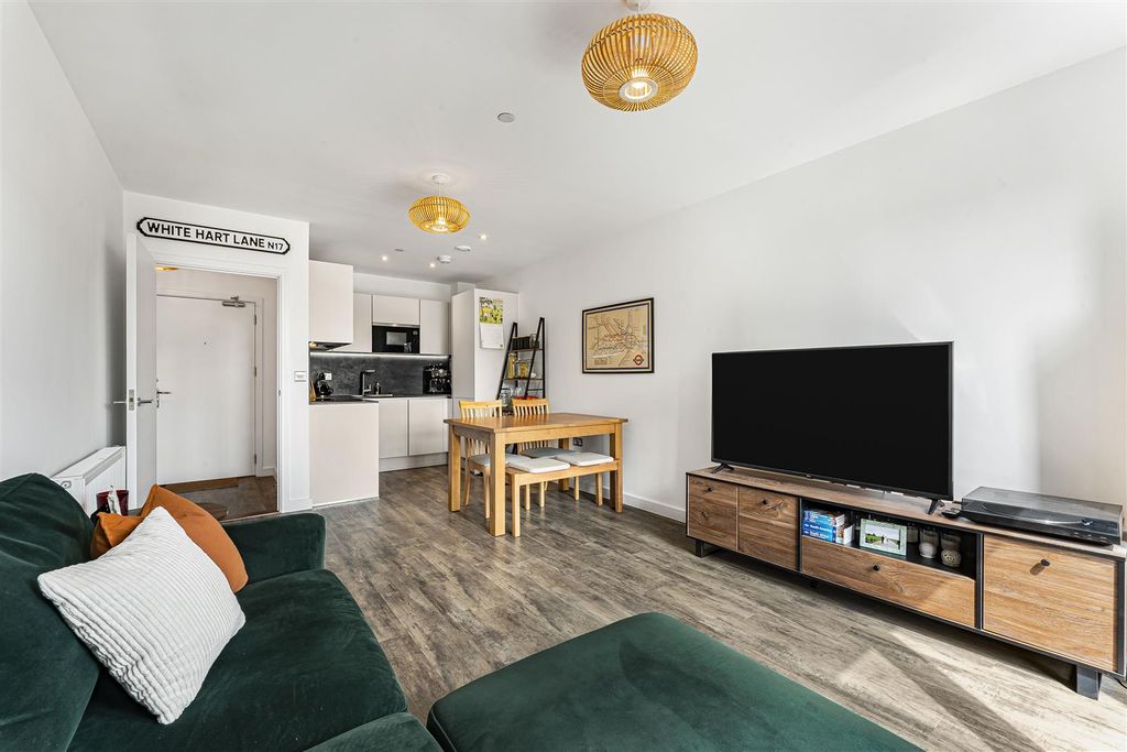 Property photo 3 of 17 3